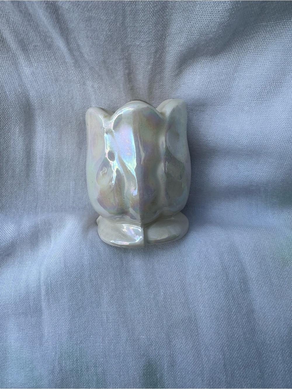 Tulip shaped iridiscent small trinket vase 1 unit - Picture 2 of 5
